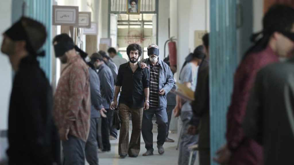 بررسی فیلم لباس شخصی