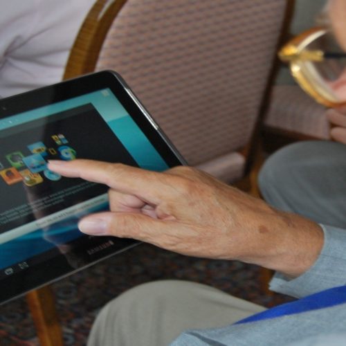 اپلیکیشن های کاربردی برای سالمندان