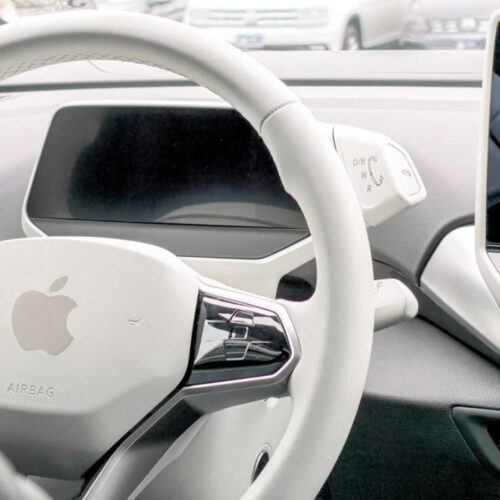 کارمند اپل زندان