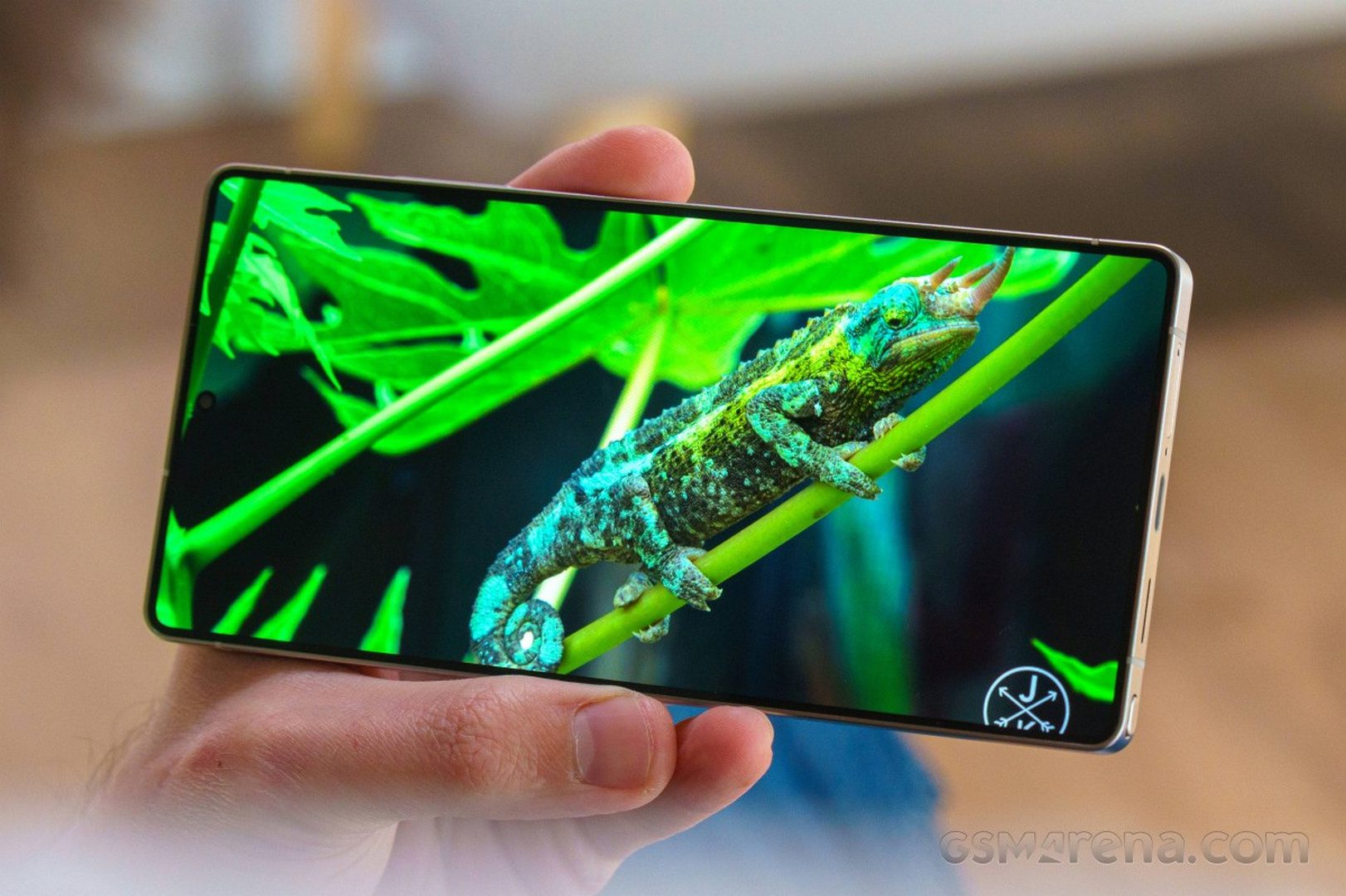 نقد و بررسی نمایشگر گلکسی S25 اولترا