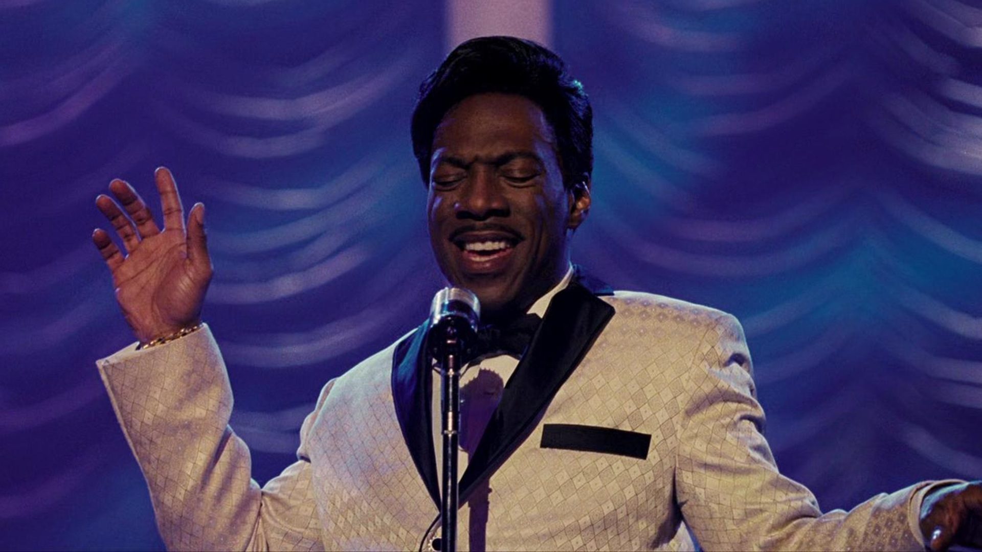 ادی مورفی در نقش جیمز "تاندر" ارلی