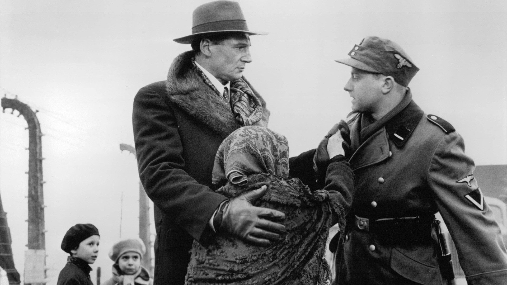 فیلم سینمایی Schindler’s List - بهترین فیلمهای استیون اسپیلبرگ