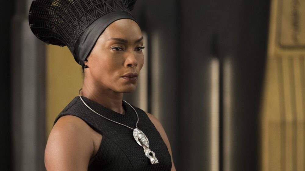 آنجلا باست ملکه واکاندا Black Panther 3 پلنگ سیاه ۳